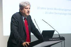 Rankweil am 29.4.2022 10 Jahre Verein Wundmanagement Vorarlberg und 20 Jahre Dermatologie im LKH Landeskrankenhaus Feldkirch. Gruppenfoto mit Dir. Gerald Fleisch, LR Martina Ruescher, Prim. Strohal, Gilbert Haemmerle, aus Innsbruck Dr. Schmuth Matthias. Redner  Dr. Eberlein Thomas