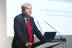 Rankweil am 29.4.2022 10 Jahre Verein Wundmanagement Vorarlberg und 20 Jahre Dermatologie im LKH Landeskrankenhaus Feldkirch. Gruppenfoto mit Dir. Gerald Fleisch, LR Martina Ruescher, Prim. Strohal, Gilbert Haemmerle, aus Innsbruck Dr. Schmuth Matthias. Redner  Dr. Eberlein Thomas