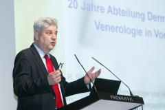 Rankweil am 29.4.2022 10 Jahre Verein Wundmanagement Vorarlberg und 20 Jahre Dermatologie im LKH Landeskrankenhaus Feldkirch. Gruppenfoto mit Dir. Gerald Fleisch, LR Martina Ruescher, Prim. Strohal, Gilbert Haemmerle, aus Innsbruck Dr. Schmuth Matthias. Redner  Dr. Eberlein Thomas